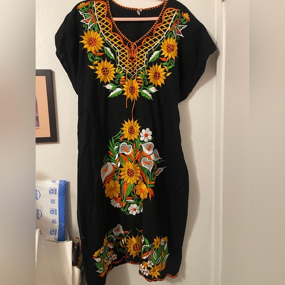 Dresses & Skirts - Black Sunflower Embroidered Dress, XL